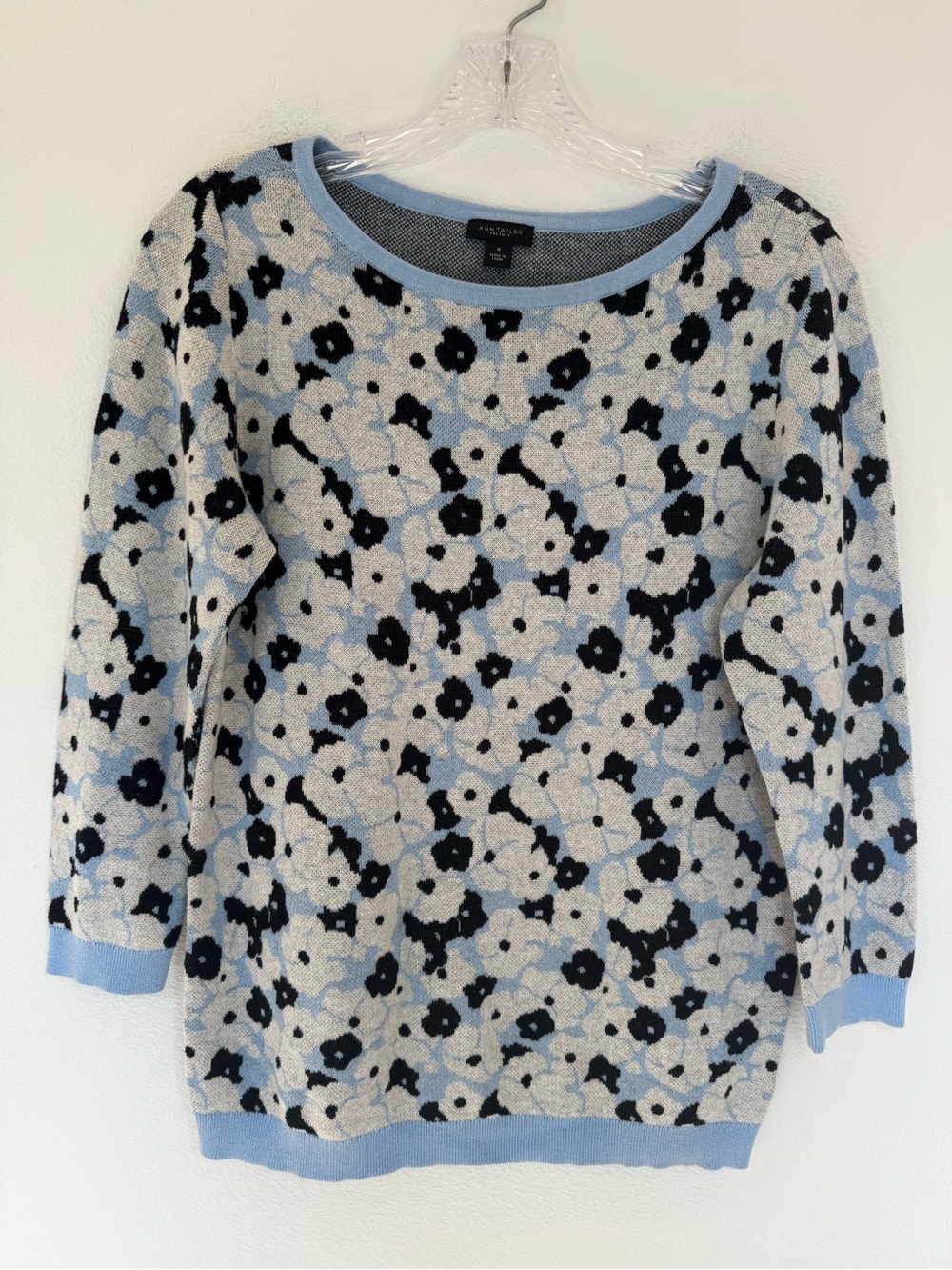 Banana Republic Women’s 3/4 Sleeve Blue Flowered Sweater- Size medium